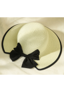 Elegantiška skrybėlė su kaspinu